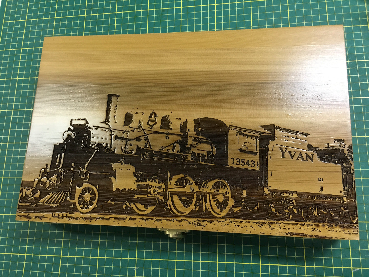 Stock Full-Lid Train Engraving on Large or Medium Box