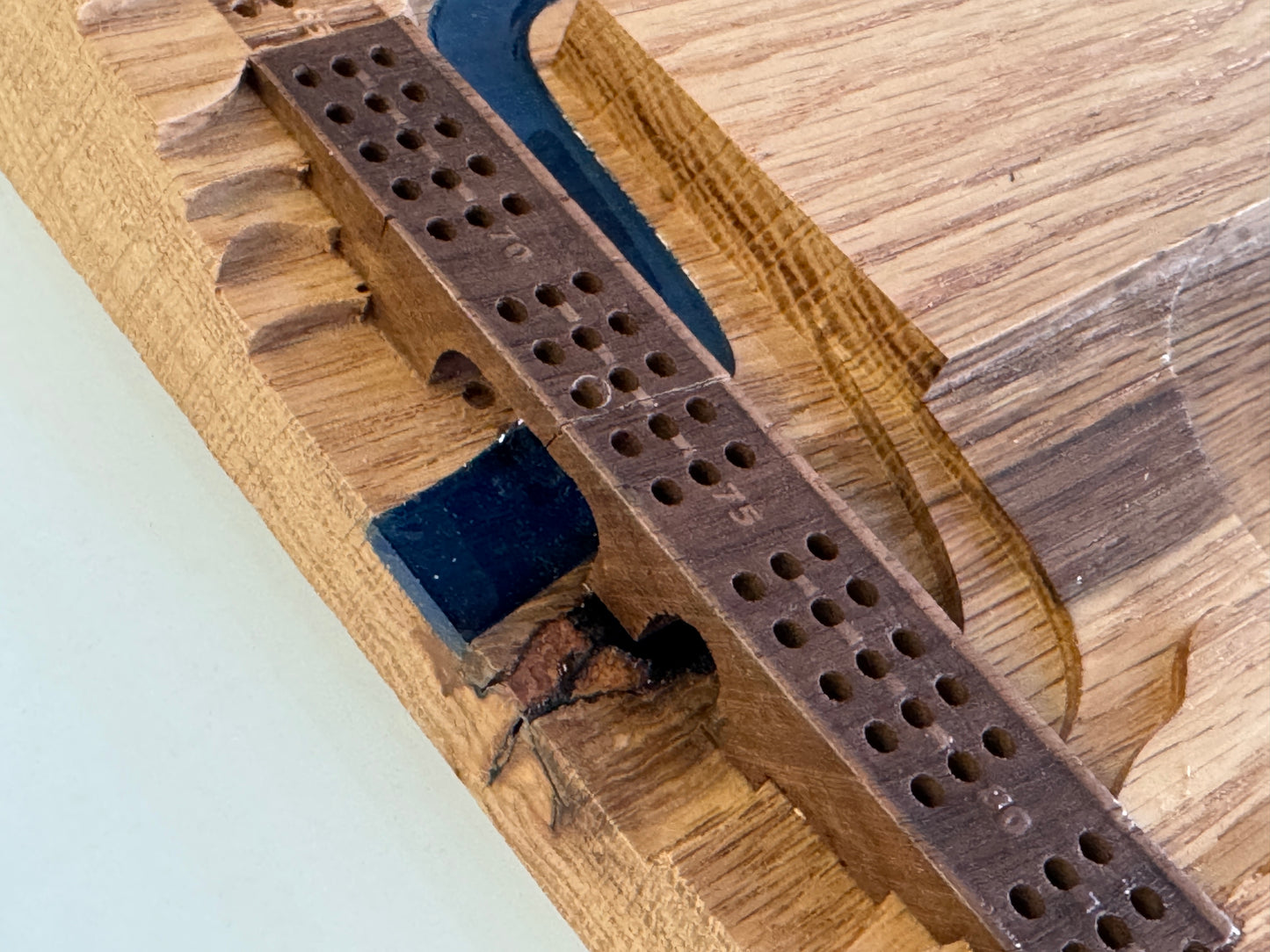 Oak 'Plaque' Cribscape